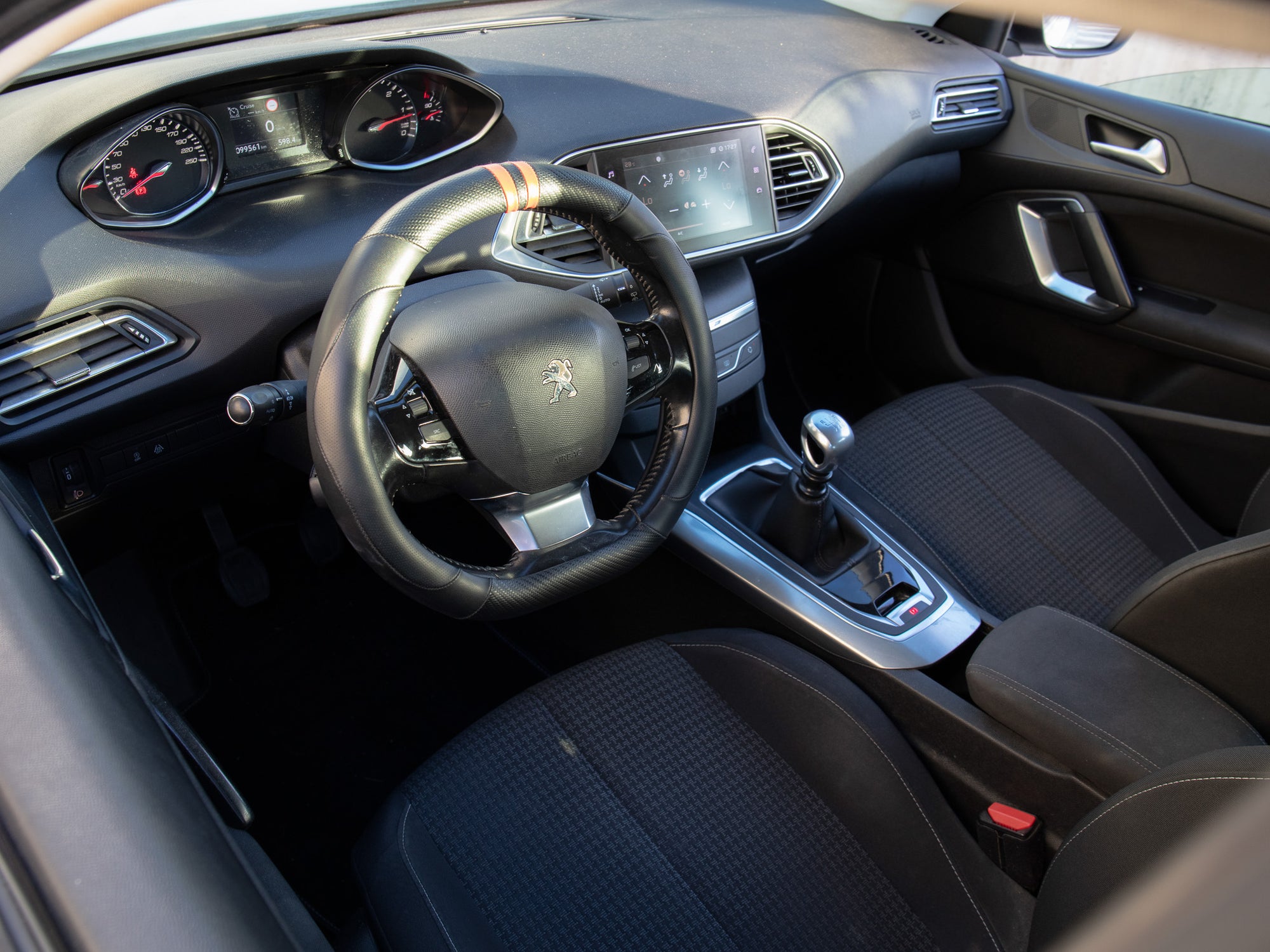 Peugeot 308 II 1,6HDi 120Cv BVM6